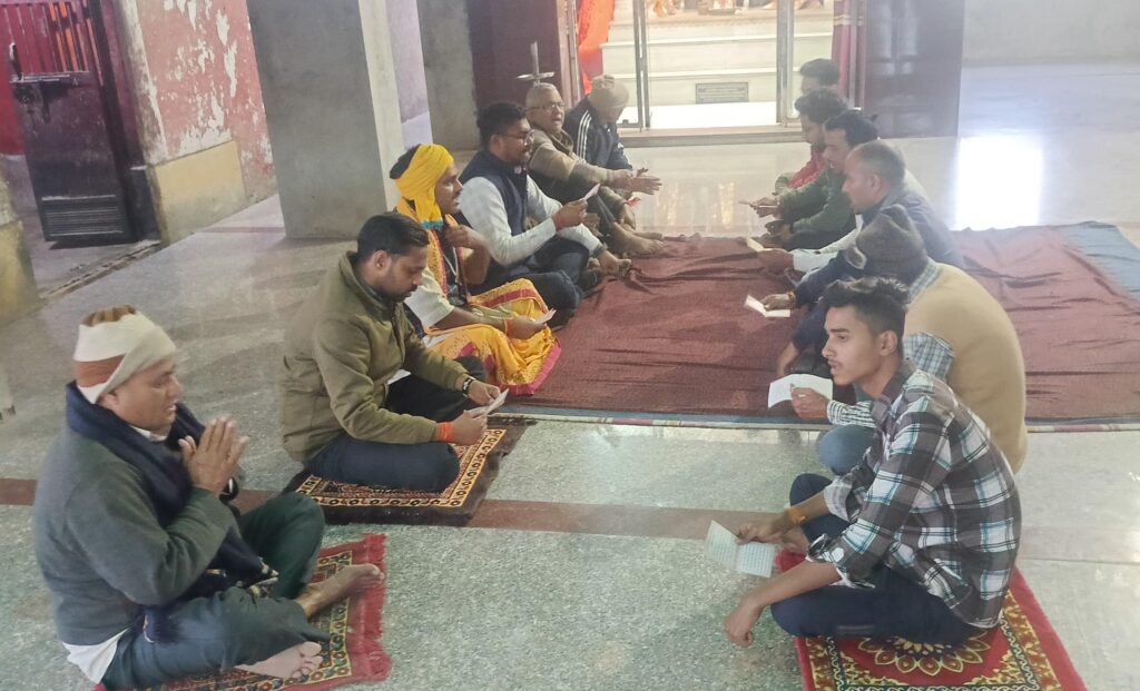 श्रीराम जन्मभूमि मंदिर की प्राण-प्रतिष्ठा का एक वर्ष: रामभक्तों ने कुमरगढ़ा मंदिर में हनुमान चालीसा पाठ कर मनाया ऐतिहासिक अवसर