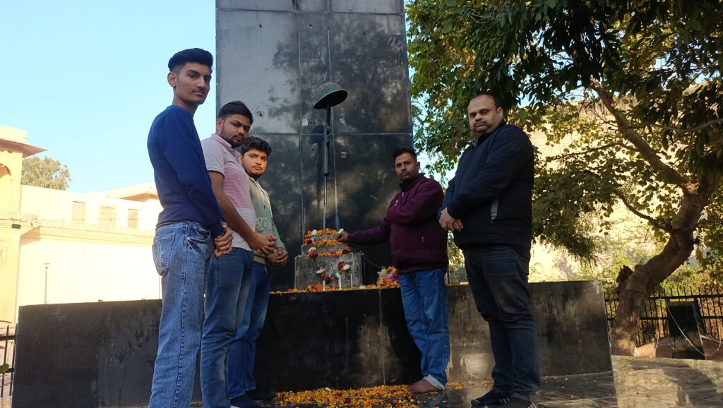 पुलवामा हमले में शहीद हुए सैनिकों को श्रद्धांजलि अर्पित, ब्राह्मण समाज ने किया शहीदों को याद
