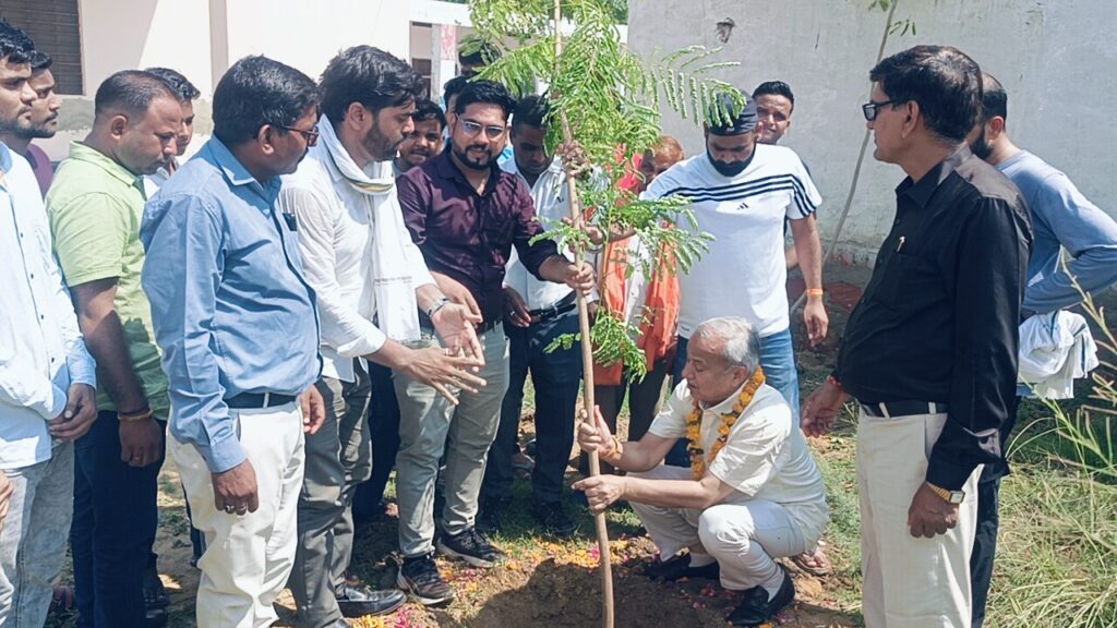 पर्यावरण को सुरक्षित रखने के लिये अधिक से अधिक करें पौधारोपण-डॉ.गर्ग