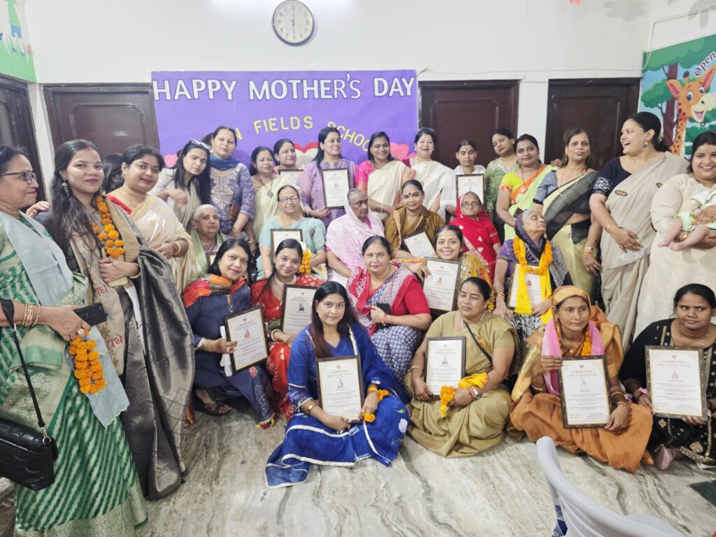Bharatpur News: मदर्स डे पर किन्नरों का सम्मान महिला मोर्चा की एक अनूठी पहल